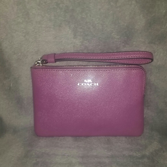 Coach Handbags - NWOT Coach wristlet